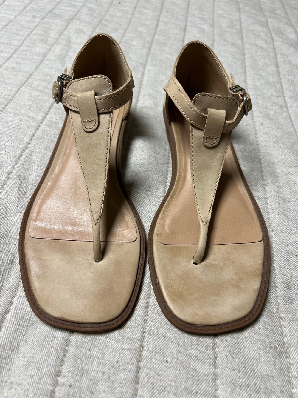 Women’s lucky Brand Beige T-Strap Sandals